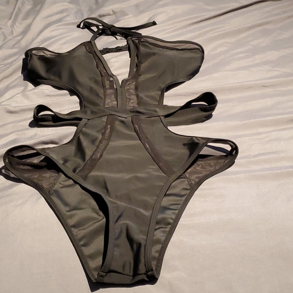 Bathing suit